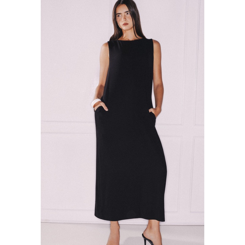 Ribbed Realness - Timeless Maxi Dress with Padded Design - Onyx Black