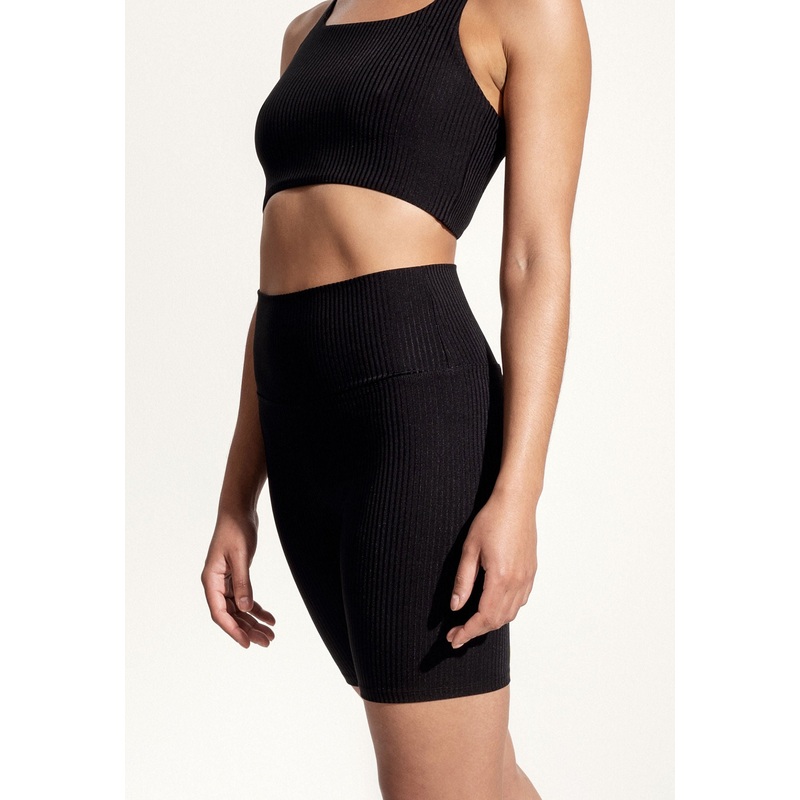 Short Yoga Leggings "Galena" in black rib
