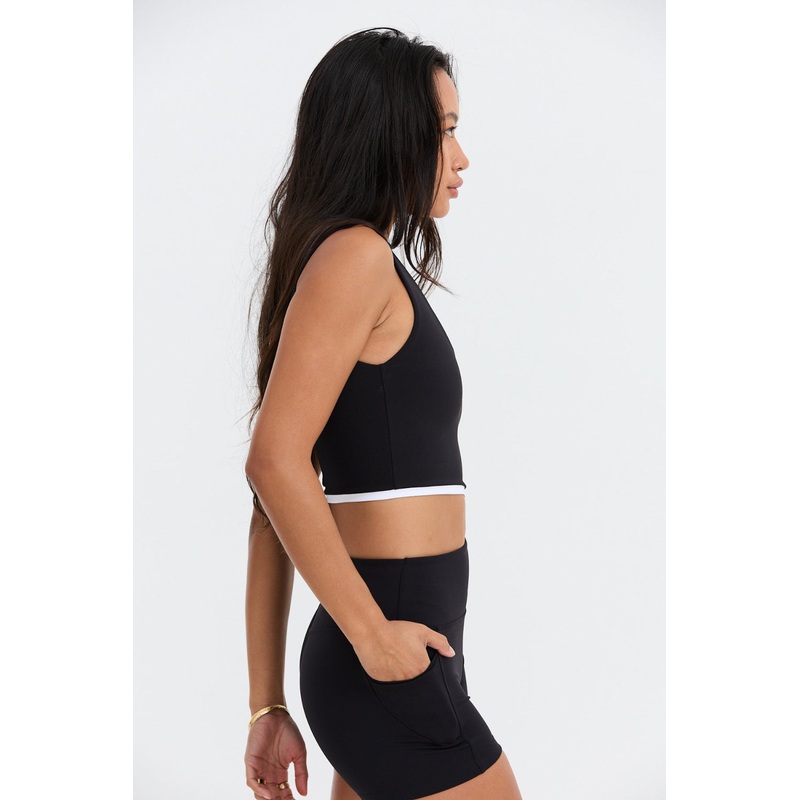 Benoa Active 2.5" Booty Shorts in Black
