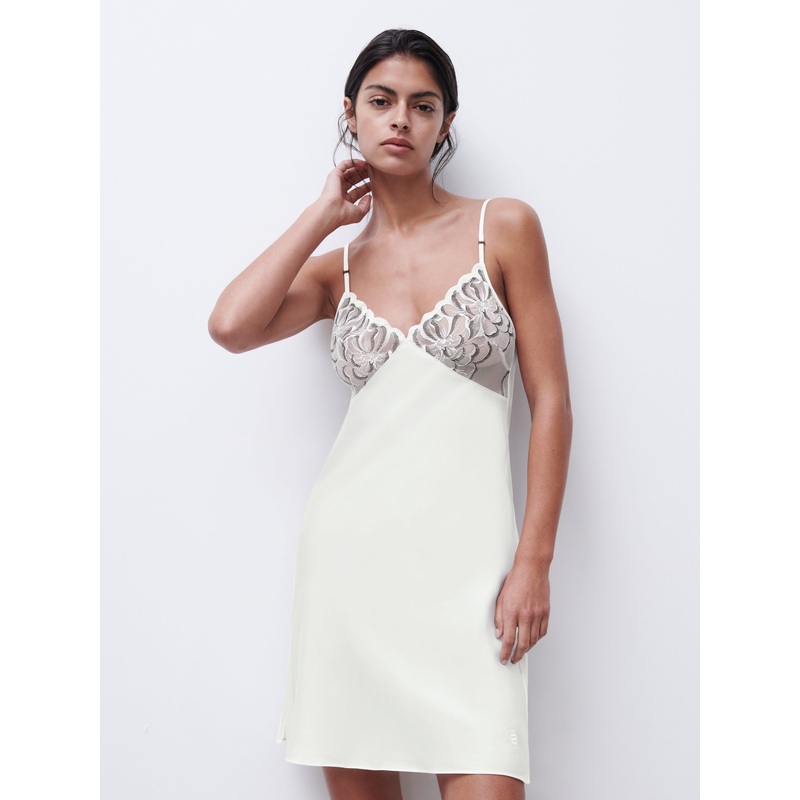Chantelle - Fleurs Nightdress Milk / Black