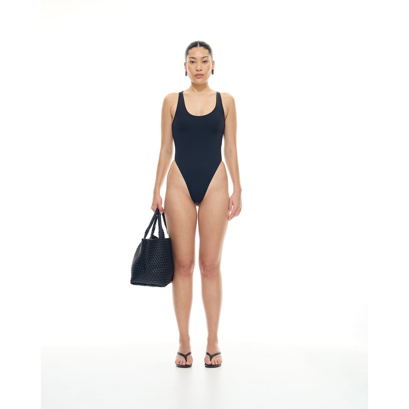 Vae One Piece | Black
