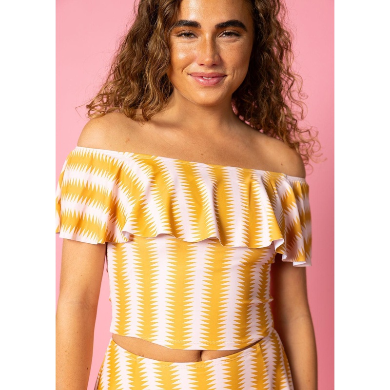 Vintage Triangles | Ruffled Around Top