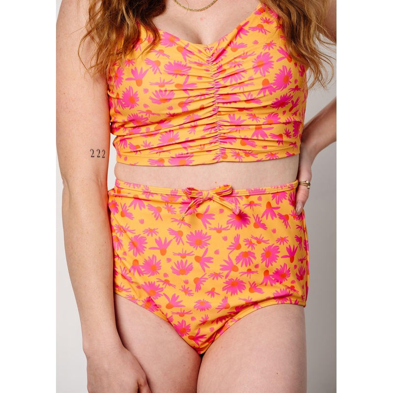 Playful Daisies | Bow Bottoms